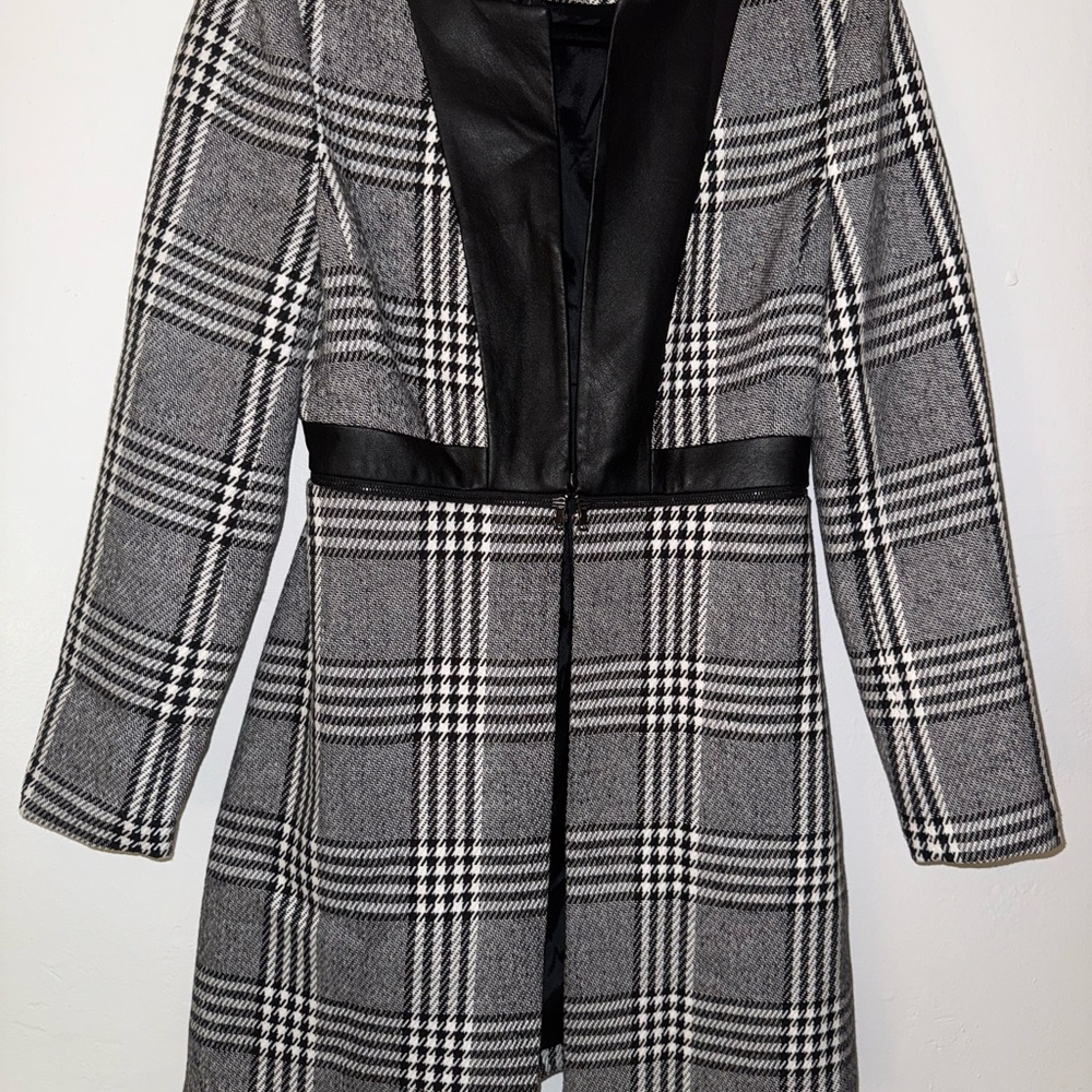 BCBGMaxAzria Gray and Black Blazer with Classic Plaid Design